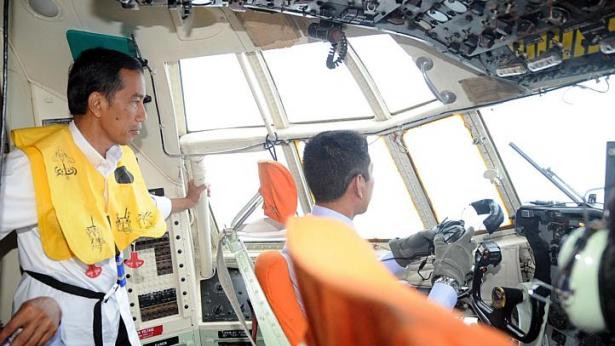 [LIVE] Phát hiện thân máy bay QZ8501 dưới đáy biển ảnh 20