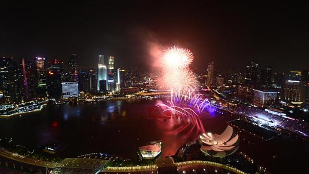 Rực sáng pháo hoa chào mừng năm mới 2015 ảnh 6