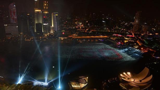 Rực sáng pháo hoa chào mừng năm mới 2015 ảnh 7