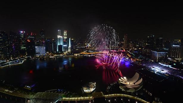 Rực sáng pháo hoa chào mừng năm mới 2015 ảnh 5