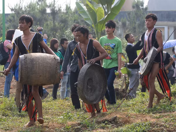 Tiếng kồng, chiêng với âm thanh vang vọng tại buổi lễ
