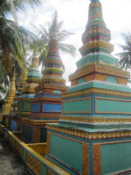 Khu mộ gia đình ông Dũng, một đại gia ở Bình Chánh, TP HCM, rất bề thế