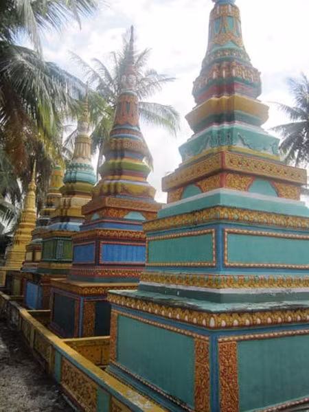 Khu mộ gia đình ông Dũng, một đại gia ở Bình Chánh, TP HCM, rất bề thế