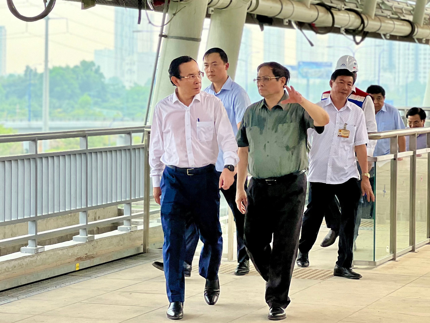 Thủ tướng Phạm Minh Chính cùng Bí thư Thành uỷ TPHCM Nguyễn Văn Nên thị sát tuyến Metro số 1 TPHCM, chiều 15/4. Ảnh: Ban Quản lý Đường sắt đô thị TPHCM Thủ tướng Phạm Minh Chính cùng Bí thư Thành uỷ TPHCM Nguyễn Văn Nên thị sát tuyến Metro số 1 TPHCM, chiều 15/4. Ảnh: Ban Quản lý Đường sắt đô thị TPHCM
