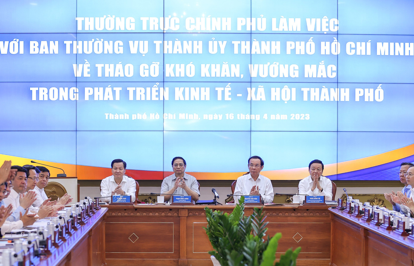 Quang cảnh buổi làm việc giữa Thường trực Chính phủ với Ban Thường vụ Thành ủy TPHCM. Ảnh: VGP/Nhật Bắc