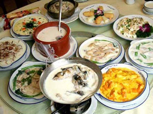 Các quan chức tham nhũng thường được hối lộ bằng các bữa tiệc “đặc biệt”. Ảnh: CHINA.COM. Các quan chức tham nhũng thường được hối lộ bằng các bữa tiệc “đặc biệt”. Ảnh: CHINA.COM