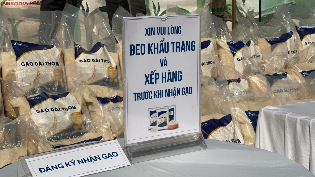 Gạo nghĩa tình tuôn trào ở Sài Gòn lần giãn cách xã hội thứ 2 ảnh 8