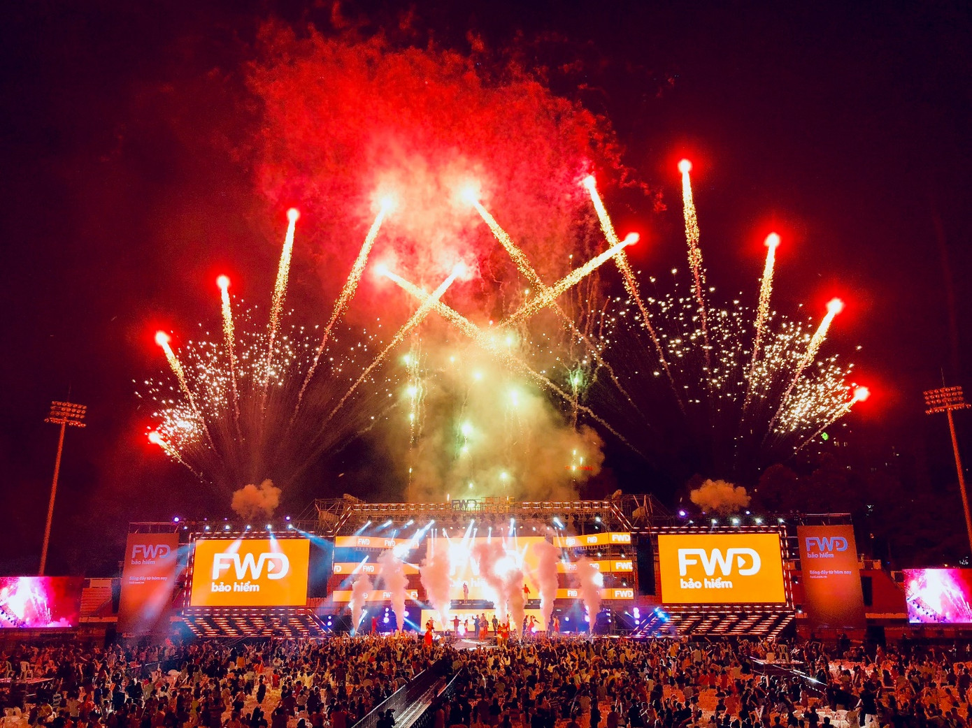 'Đặc sản' chiêu đãi fan tại FWD Music Fest ảnh 2