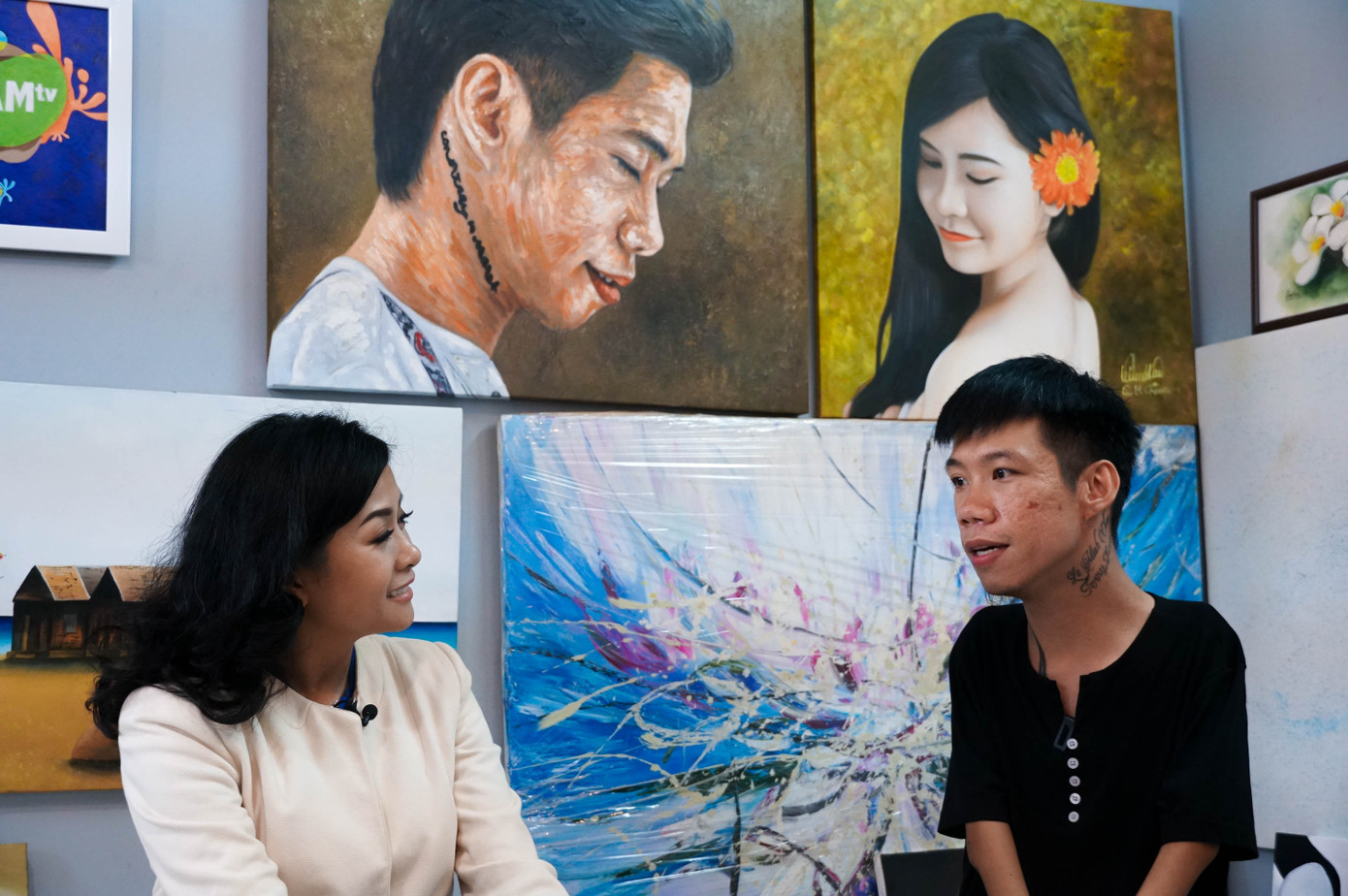 Họa sĩ vẽ tranh bằng miệng luôn sống với tinh thần 'Không gì là không thể' ảnh 3