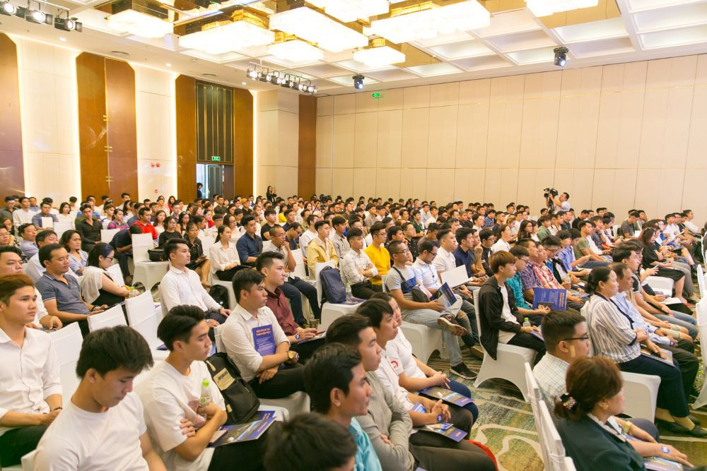 Giới trẻ Việt khắp thế giới đổ về Việt Nam học phi công ảnh 7