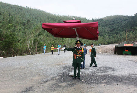 Đảm bảo nghiêm trang, trật tự trong khuôn viên khu mộ Đại tướng. Đảm bảo nghiêm trang, trật tự trong khuôn viên khu mộ Đại tướng