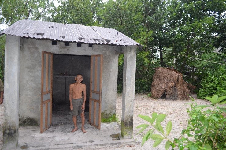 Ông đã chê nhà xây kiên cố để tự dựng lều để ở