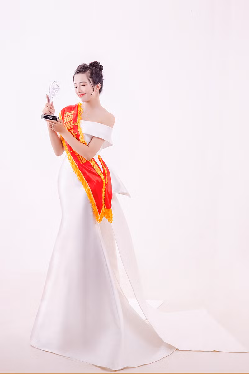 Sở hữu chiều cao ấn tượng 1m72, với ngoại hình xinh đẹp cùng tài năng, Thanh Bình đã để lại nhiều ấn tượng với Ban Giám khảo và khán giả, cô bạn mong muốn được cống hiến hết sức mình, lan tỏa những điều tích cực đến với cộng đồng.