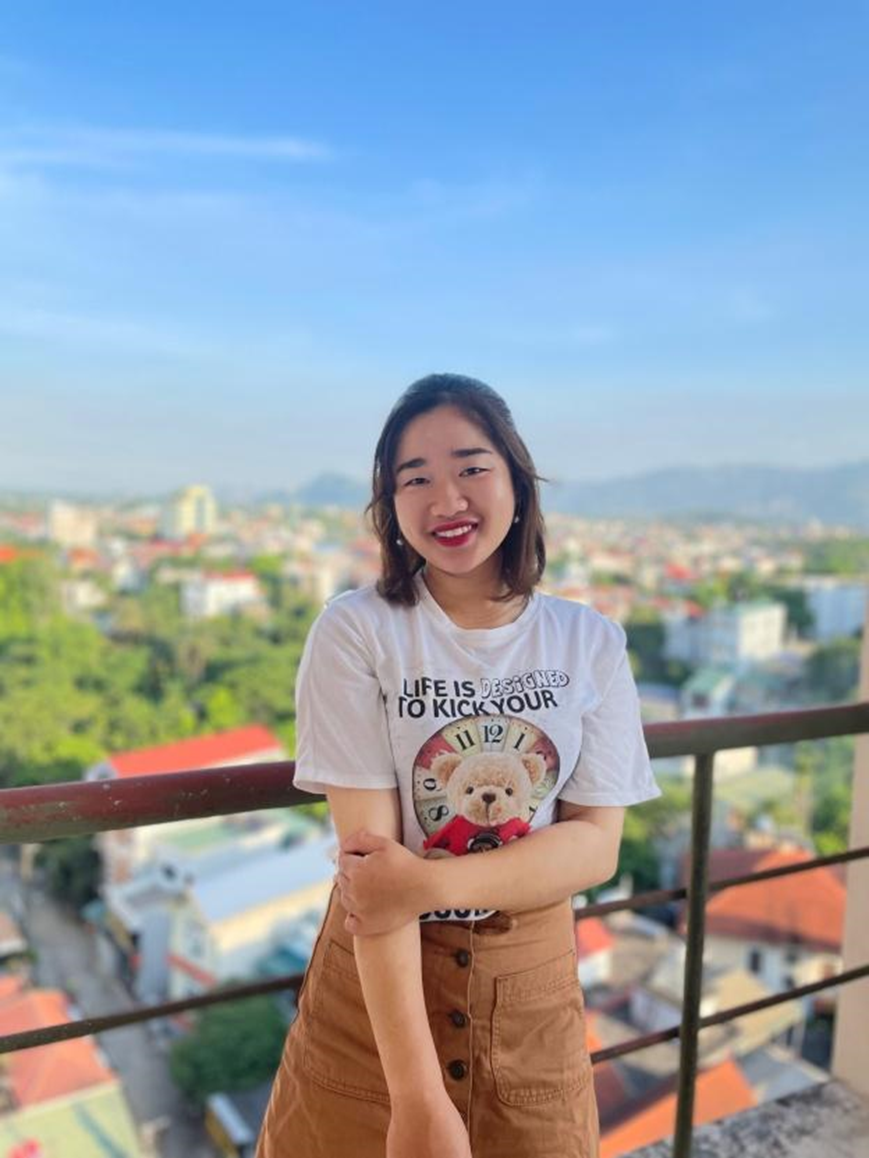 Đinh Quỳnh, sinh năm 2002, là sinh viên năm thứ 3 chuyên ngành Du lịch sinh thái, trường Đại học Lâm nghiệp.