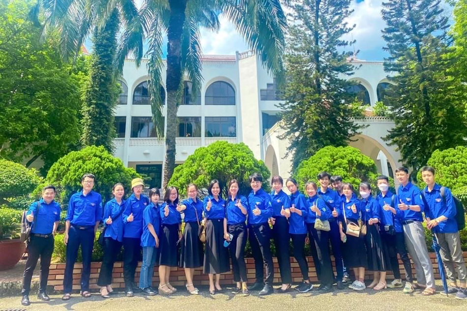 Quỳnh tích cực tham gia các hoạt động Đoàn - Hội, tình nguyện vì cộng đồng.