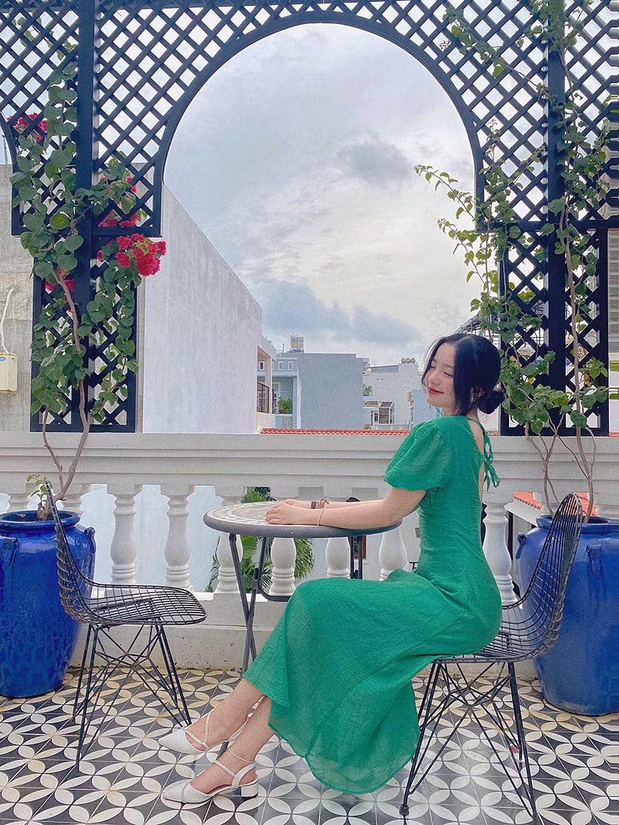 Xác định rõ trên con đường lựa chọn còn nhiều gian nan, Thanh Bình luôn cố gắng, nỗ lực không ngừng nghỉ để học hỏi, chứng minh năng lực của bản thân và truyền đến mọi người hiểu nghệ thuật theo một cách đúng nghĩa nhất.