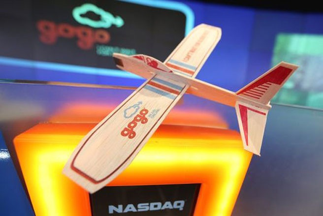 6. Gogo Gogo là công ty được thành lập năm 2008, lĩnh vực hoạt động chủ yếu của nó là cung cấp dịch vụ băng thông rộng cho các chuyến bay và ở các sân bay. Công ty này đã thu được 187 triệu USD sau khi tiến hành IPO trong năm nay với mức giá 17 USD mỗi cổ phiếu. Hiện cổ phiếu của Gogo đang dao động quanh vùng 30 USD và có thể sẽ tăng hơn sau khi Cơ quan Hàng không dân dụng Mỹ hồi tháng 11 cho biết sẽ cho phép hành khách sử dụng thiết bị di động trong quá trình cất, hạ cánh và thậm chí gọi điện trong suốt chuyến bay - Ảnh: Stocks.