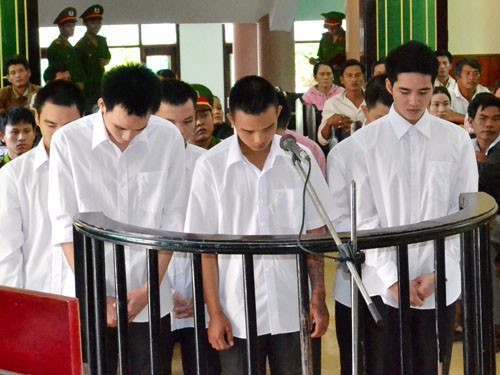 Bảy đối tượng chuyên trộm xe mô tô trước vành móng ngựa