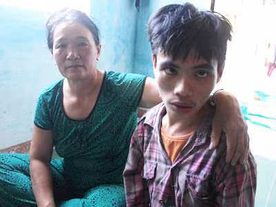 Bà Thành một mình bám biển nuôi gia đình và đứa con nạn nhân chất độc da cam