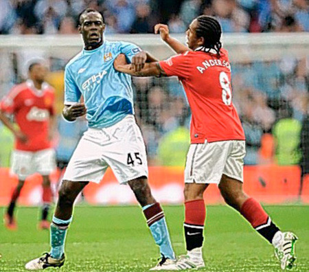 Xô xát trong trận Man City thắng M.U 1-0