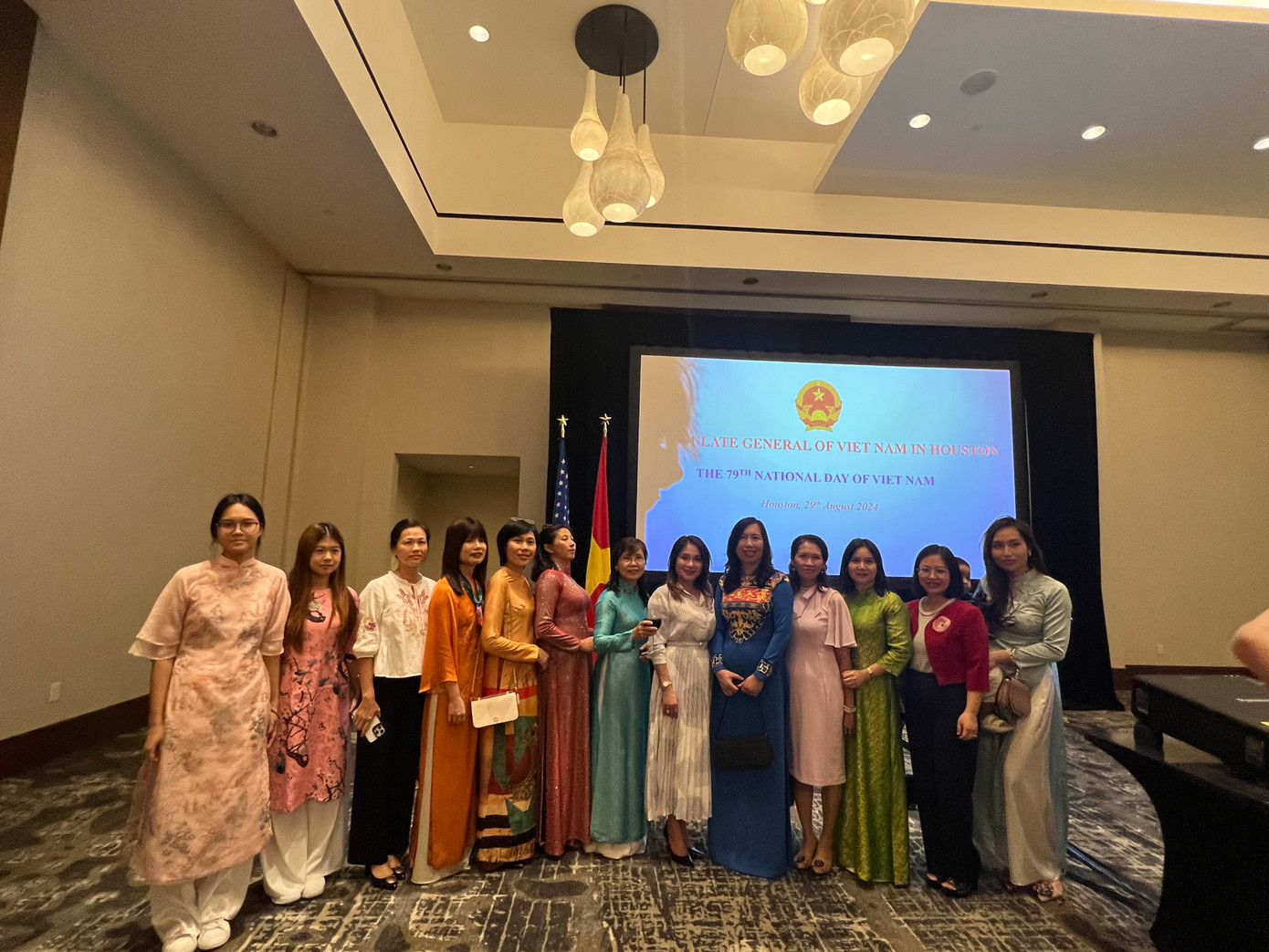 Thứ trưởng Lê Thị Thu Hằng dự Lễ kỷ niệm Quốc khánh Nước CHXHCN Việt Nam tại Houston, Mỹ. Thứ trưởng Lê Thị Thu Hằng dự Lễ kỷ niệm Quốc khánh Nước CHXHCN Việt Nam tại Houston, Mỹ.