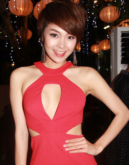 Minh Hằng là một trong những nữ ca sĩ đầu tiên lăng xê kiểu mốt vừa thời trang lại gọn gàng, mát mẻ này