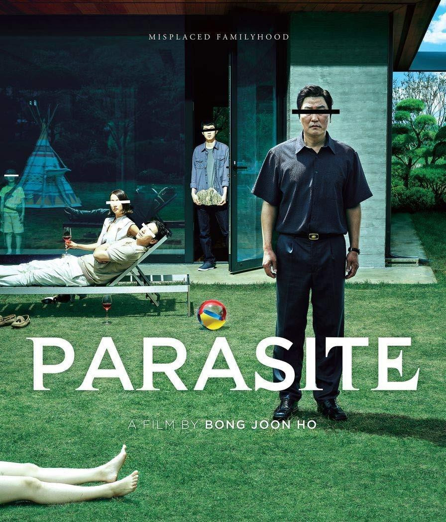 1. Parasite (tựa Việt: Ký sinh trùng) bỏ xa phim xếp hạng 2 với doanh thu ước tính là 263 triệu USD sau khi phát hành năm 2019. Bộ phim đầu tiên đoạt giải Oscar của điện ảnh Hàn Quốc xoay quanh hai gia đình, nhà giàu sống trong căn biệt thự sang trọng trên đồi và nhà nghèo chen chúc nhau trong căn hộ dưới tầng hầm trong khu vực dễ bị ngập lụt. Hai gia đình, hai tầng lớp khác biệt, tưởng chừng không liên quan lại trở thành vướng víu phức tạp khi con trai nhà nghèo giả bằng cấp để xin làm gia sư tại nhà giàu có, mở màn cho bi kịch chết người sau này.