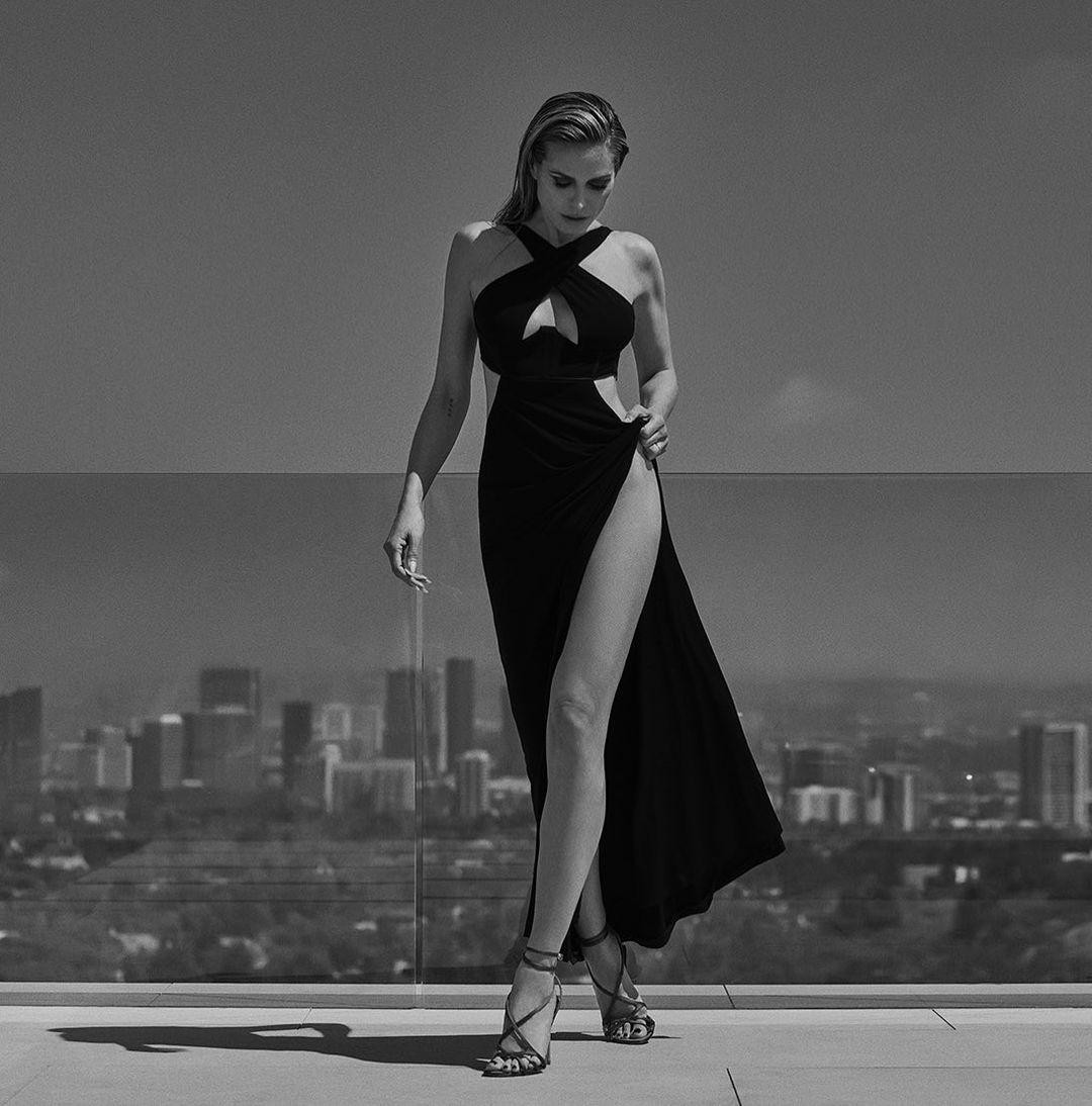 Heidi sở hữu chiều cao ấn tượng 1m76, với số đo ba vòng 94-69-94 cm.