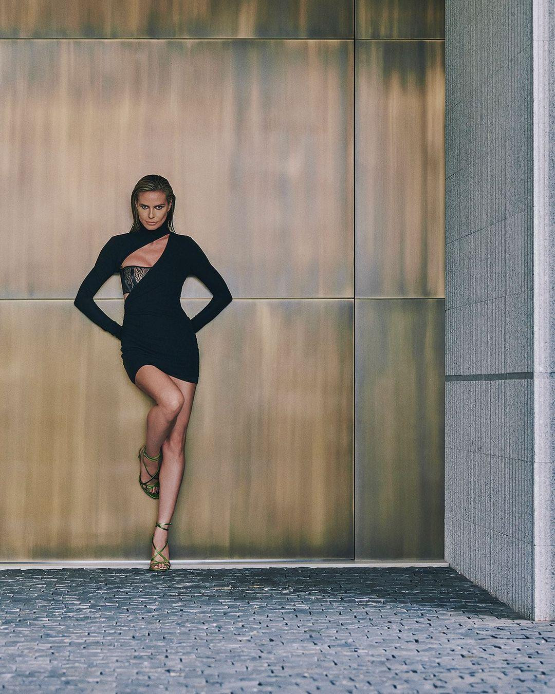 Con gái đầu lòng của cô, Leni, bắt đầu theo chân mẹ dấn thân vào sự nghiệp người mẫu. Tuy nhiên, theo đánh giá, thiếu nữ 18 tuổi sẽ phải nỗ lực rất nhiều mới có thể thoát ra khỏi &quot;cái bóng&quot; của mẹ ruột.