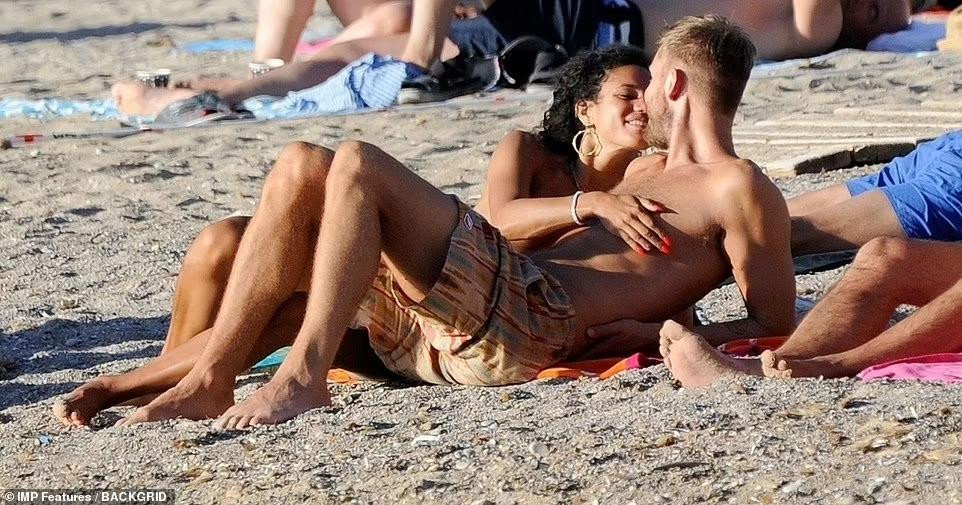 Dù không nổi tiếng và giàu có như bạn gái cũ của DJ người Scotland, Taylor Swift, Vick sở hữu lý lịch đáng nể. Cô tốt nghiệp Đại học Cambridge, thông thạo ba ngoại ngữ là tiếng Pháp, Bồ Đào Nha và Tây Ban Nha. Cô hiện là phát thanh viên của đài Radio 1 (BBC).