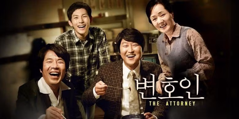 15. The Attorney (tựa Việt: Người luật sư) phát hành năm 2013, có doanh thu 74 triệu USD. Phim lấy bối cảnh Hàn Quốc đầu những năm 1980, kể về Song Woo-suk (Song Kang-ho), một luật sư về thuế vụ và nhà đất, có công lớn giải cứu một nhóm sinh viên bị bắt và tra tấn vào năm 1981.