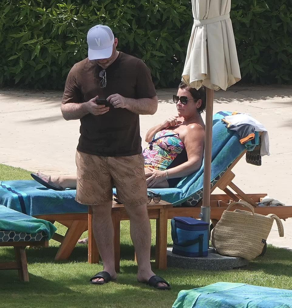 Cựu danh thủ người Anh trông phát tướng như ông chú trung niên U50 ở tuổi 37. Cựu danh thủ người Anh trông phát tướng như ông chú trung niên U50 ở tuổi 37.