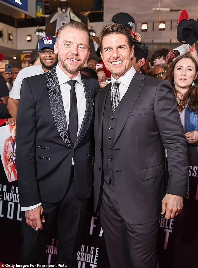 Simon Pegg kể xấu Tom Cruise với báo chí.