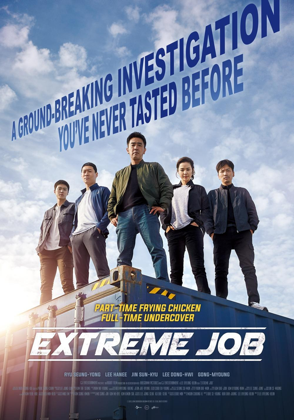 3. Extreme Job (tựa Việt: Nghề siêu khó) khởi chiếu vào đầu năm 2019, đạt doanh thu 120 triệu USD. Phim kể về một nhóm cảnh sát thuộc đội điều tra ma túy làm việc trong một nhà hàng gà rán để điều tra về một băng đảng ma túy quốc tế. Điều không ngờ là công thức ướp thịt của họ khiến nhà hàng trở nên nổi tiếng vì đồ ăn ngon.