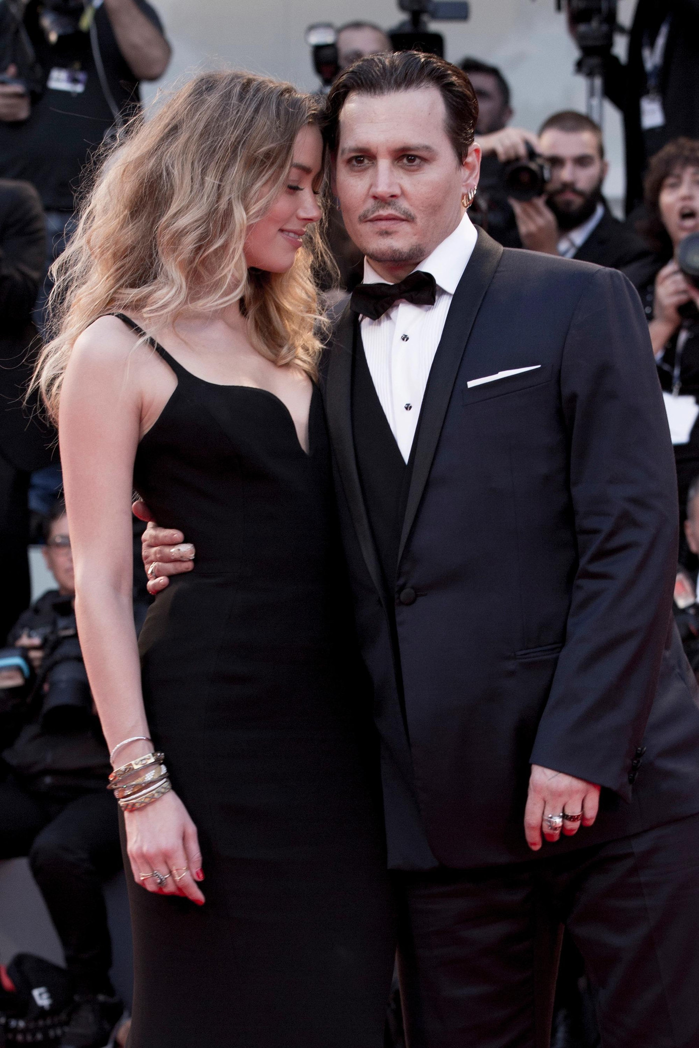 Johnny Depp và Amber Heard từng có thời gian ngọt ngào trước khi trở thành &quot;kẻ thù&quot;.