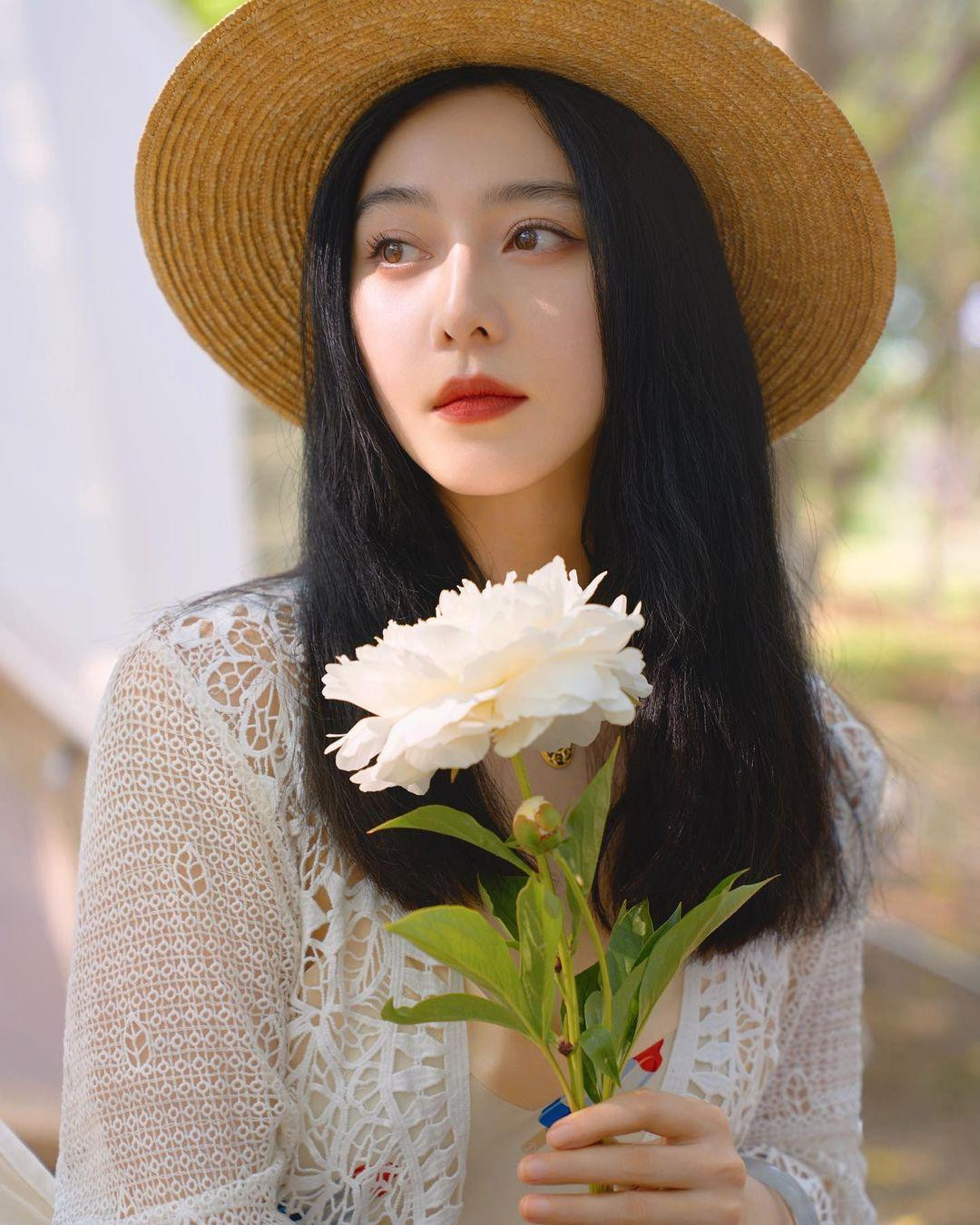 Người hâm mộ chúc phúc cho Phạm Băng Băng. Người hâm mộ chúc phúc cho Phạm Băng Băng.