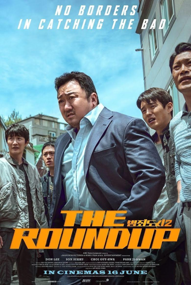 12. The Roundup là bộ phim Hàn Quốc có tuổi đời “non trẻ” nhất trong danh sách, vừa phát hành ngày 18/5/2022. Phim đạt doanh thu 85 triệu USD và dự kiến còn tiếp tục tăng. Đây là phần tiếp theo của bộ phim “The Outlaws” năm 2017. “The Roundup” kể câu chuyện của thám tử Ma Seok Do (Ma Dong Seok đóng), khi đến Việt Nam để bắt nghi phạm đã điều tra ra được hàng loạt vụ giết người gây chấn động.