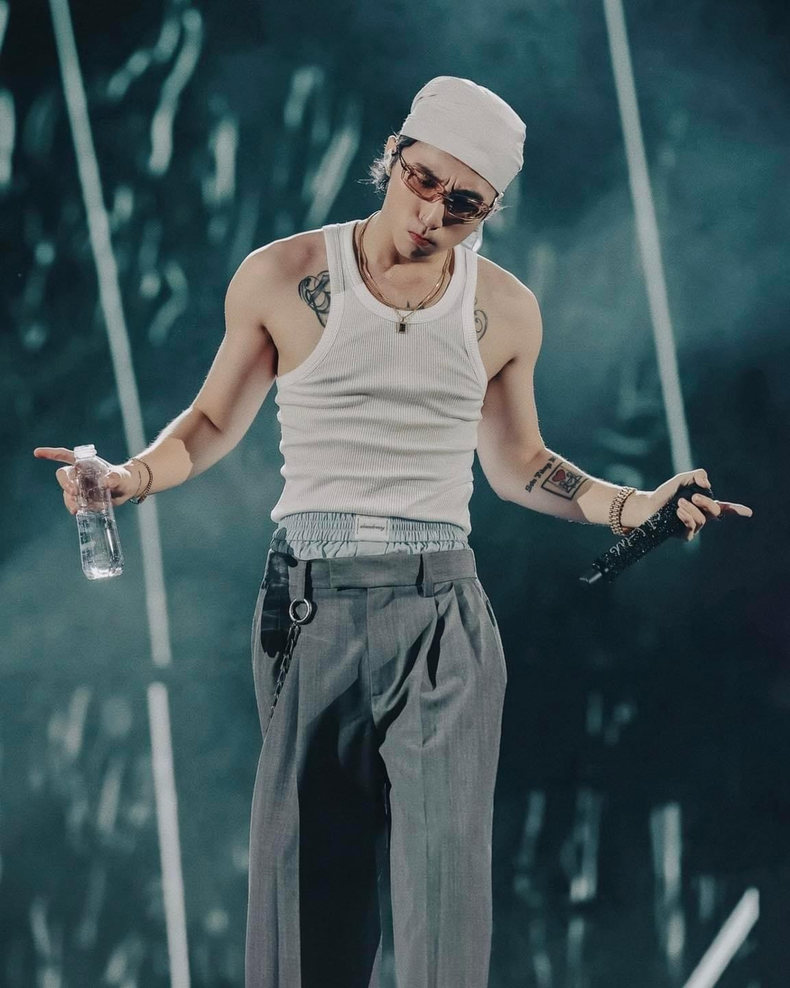 Không chỉ tự giễu chính mình, Trấn Thành còn “khều” Sơn Tùng và Erik vào so sánh ảnh 6