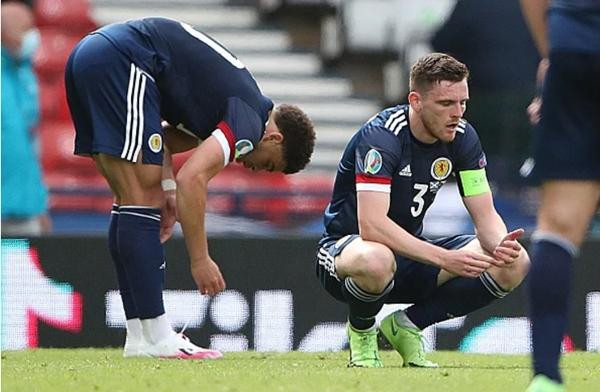 Đội tuyển Scotland đã có trận mở màn không thành công, nhưng với sự cổ vũ cuồng nhiệt của người hâm mộ, hy vọng họ sẽ chơi tốt hơn ở trận sau. Ảnh: Overtime Heroics/ Ian MacNicol/ Getty Images.