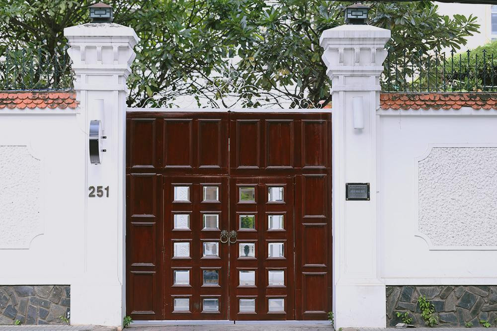 Biệt thự số 251 Điện Biên Phủ (quận 3) thuộc diện bảo tồn nguyên trạng hiện đang được sử dụng làm nhà hàng cao cấp Biệt thự số 251 Điện Biên Phủ (quận 3) thuộc diện bảo tồn nguyên trạng hiện đang được sử dụng làm nhà hàng cao cấp