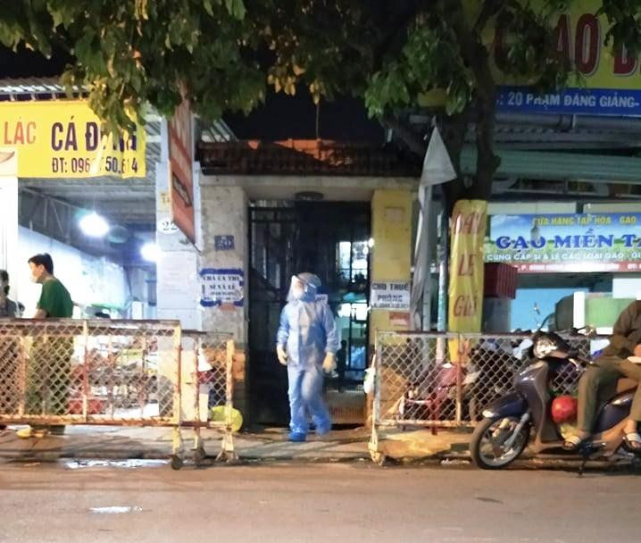 TPHCM đã phong tỏa khu vực ca mắc COVID-19 đang cư trú vào tối 29/4 để phòng dịch lây lan ra cộng đồng TPHCM đã phong tỏa khu vực ca mắc COVID-19 đang cư trú vào tối 29/4 để phòng dịch lây lan ra cộng đồng