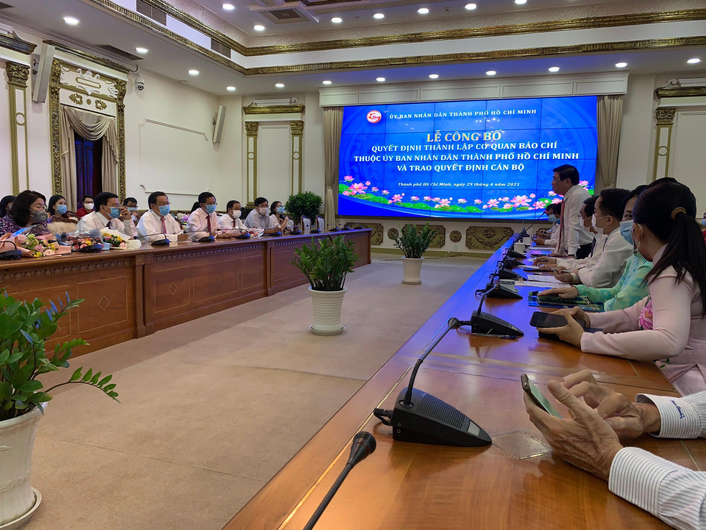 Chủ tịch UBND TPHCM Nguyễn Thành Phong phát biểu giao nhiệm vụ cho lãnh đạo 5 cơ quan báo chí trực thuộc UBND TPHCM