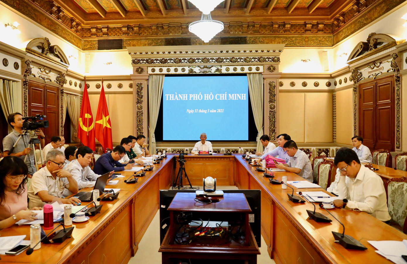 Phó Chủ tịch UBND TPHCM Võ Văn Hoan tham dự phiên họp ở đầu cầu TPHCM