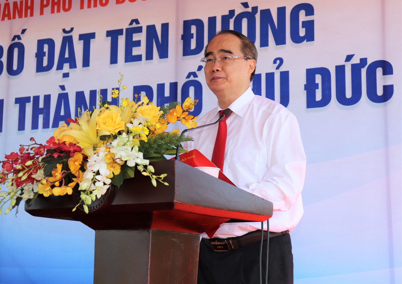 Ông Nguyễn Thiện Nhân thay mặt các gia đình, thân nhân các nhân vật lịch sử được đặt tên đường phát biểu tại buổi lễ