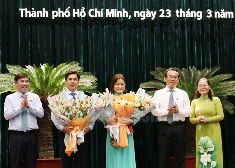 Kỳ họp thứ 23 đã miễn nhiệm chức danh Trưởng ban Kinh tế - Ngân sách của ông Triệu Đỗ Hồng Phước (thứ 2 từ trái qua) và bầu Chủ tịch UBND quận Gò Vấp Nguyễn Thị Thanh Vân (thứ 3 từ trái qua) làm Trưởng ban Đô thị Kỳ họp thứ 23 đã miễn nhiệm chức danh Trưởng ban Kinh tế - Ngân sách của ông Triệu Đỗ Hồng Phước (thứ 2 từ trái qua) và bầu Chủ tịch UBND quận Gò Vấp Nguyễn Thị Thanh Vân (thứ 3 từ trái qua) làm Trưởng ban Đô thị