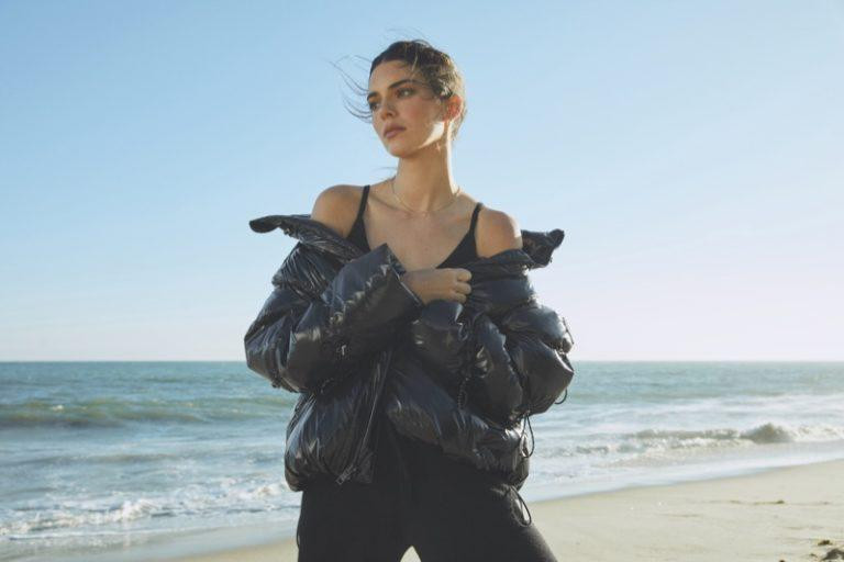 Kendall Jenner được coi là "biểu tượng thời trang" của giới trẻ không chỉ ở xứ sở cờ hoa mà còn khắp nơi trên thế giới. Kendall Jenner được coi là "biểu tượng thời trang" của giới trẻ không chỉ ở xứ sở cờ hoa mà còn khắp nơi trên thế giới.