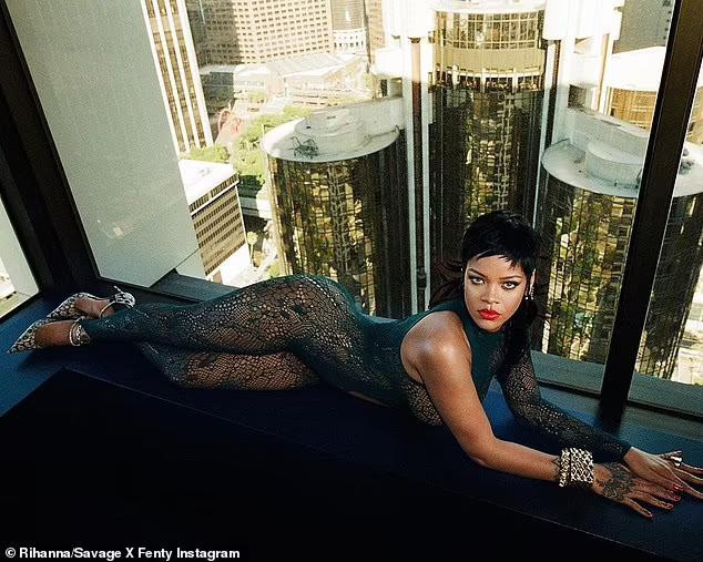 Savage X Fenty ra mắt đã nhanh chóng trở thành đối thủ đáng gờm của hãng nội y Victoria's Secret, được đông đảo chị em ưa chuộng.