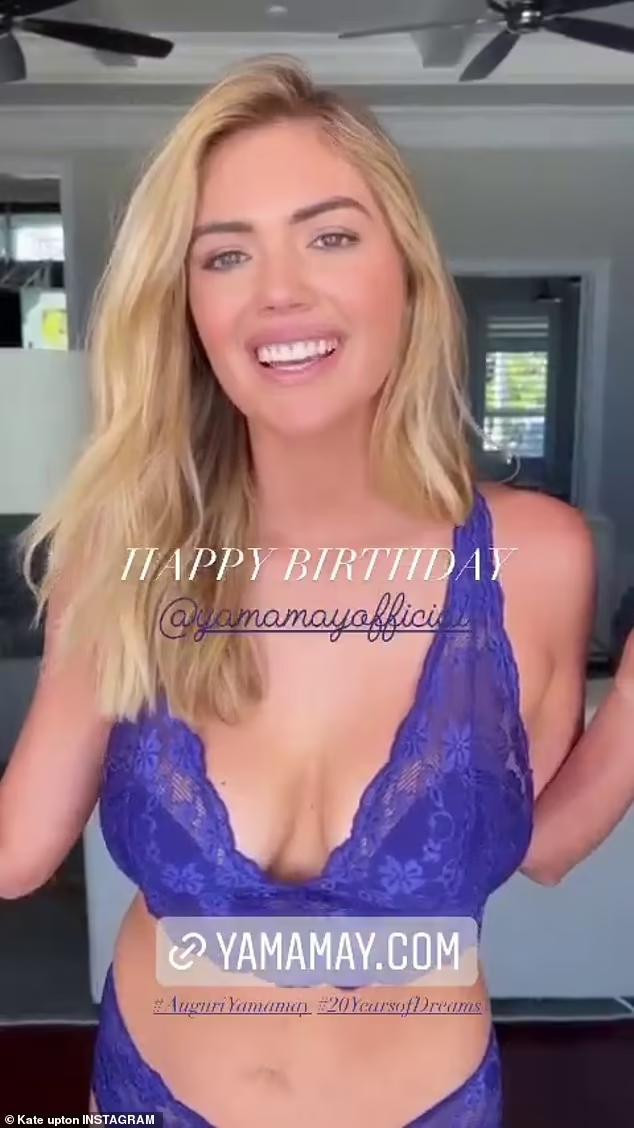 Cô cũng mặc bộ nội y của Yamamay để tri ân thương hiệu này và viết: "Cảm giác mạnh mẽ, gợi cảm và thoải mái trong trang phục của Yamamay! Chúc mừng kỷ niệm 20 năm!" và không quên tag tên thương hiệu này vào kèm biểu tượng trái tim yêu thương. Cô cũng mặc bộ nội y của Yamamay để tri ân thương hiệu này và viết: "Cảm giác mạnh mẽ, gợi cảm và thoải mái trong trang phục của Yamamay! Chúc mừng kỷ niệm 20 năm!" và không quên tag tên thương hiệu này vào kèm biểu tượng trái tim yêu thương.