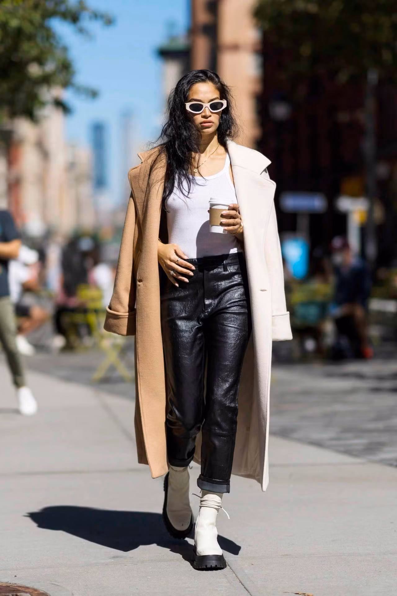 Shanina Shaik hiện là người mẫu xứ chuột túi nổi tiếng trong làng thời trang thế giới và là gương mặt quen thuộc trong các show nội y Victoria's Secret.