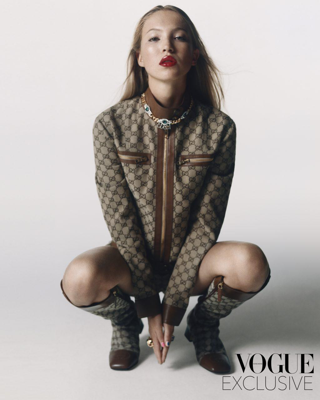 Lila Moss sinh năm 2002, là con gái duy nhất của nàng mẫu nước Anh và ông trùm truyền thông Jefferson Hack. Sinh ra và lớn lên trong ánh hào quang sân khấu nhưng Lila Moss vẫn rất tập trung vào việc học tập và chỉ chính thức làm mẫu khi đã 18 tuổi.